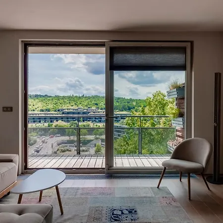 Moderní S Terasou, 2 Ložnice, Parkování V Ceně, Blízko Metra, 15 Min Do Centra Apartamento Praga