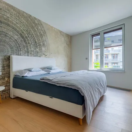 Moderní S Terasou, 2 Ložnice, Parkování V Ceně, Blízko Metra, 15 Min Do Centra Apartamento *