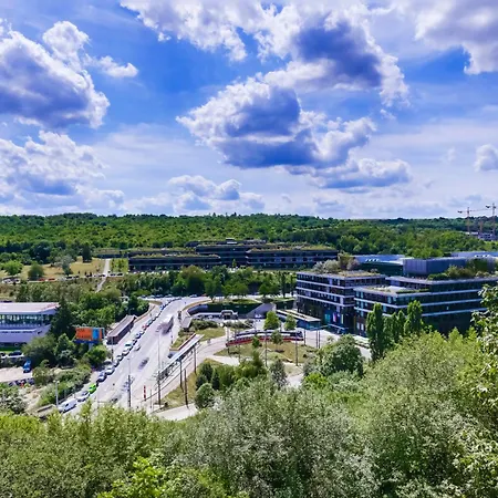 Moderní S Terasou, 2 Ložnice, Parkování V Ceně, Blízko Metra, 15 Min Do Centra Apartamento