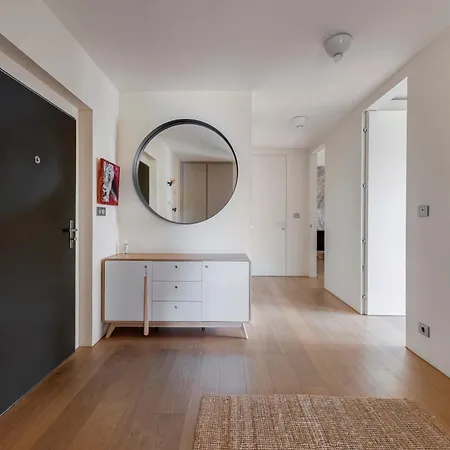 Moderní S Terasou, 2 Ložnice, Parkování V Ceně, Blízko Metra, 15 Min Do Centra Apartamento *