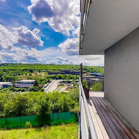 Apartamento Moderní S Terasou, 2 Ložnice, Parkování V Ceně, Blízko Metra, 15 Min Do Centra Praga